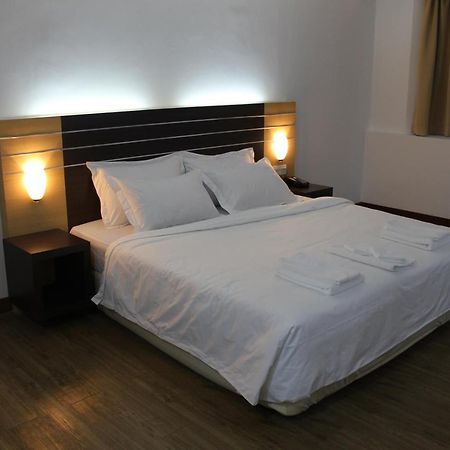Sara Hotel Лабуан Екстериор снимка
