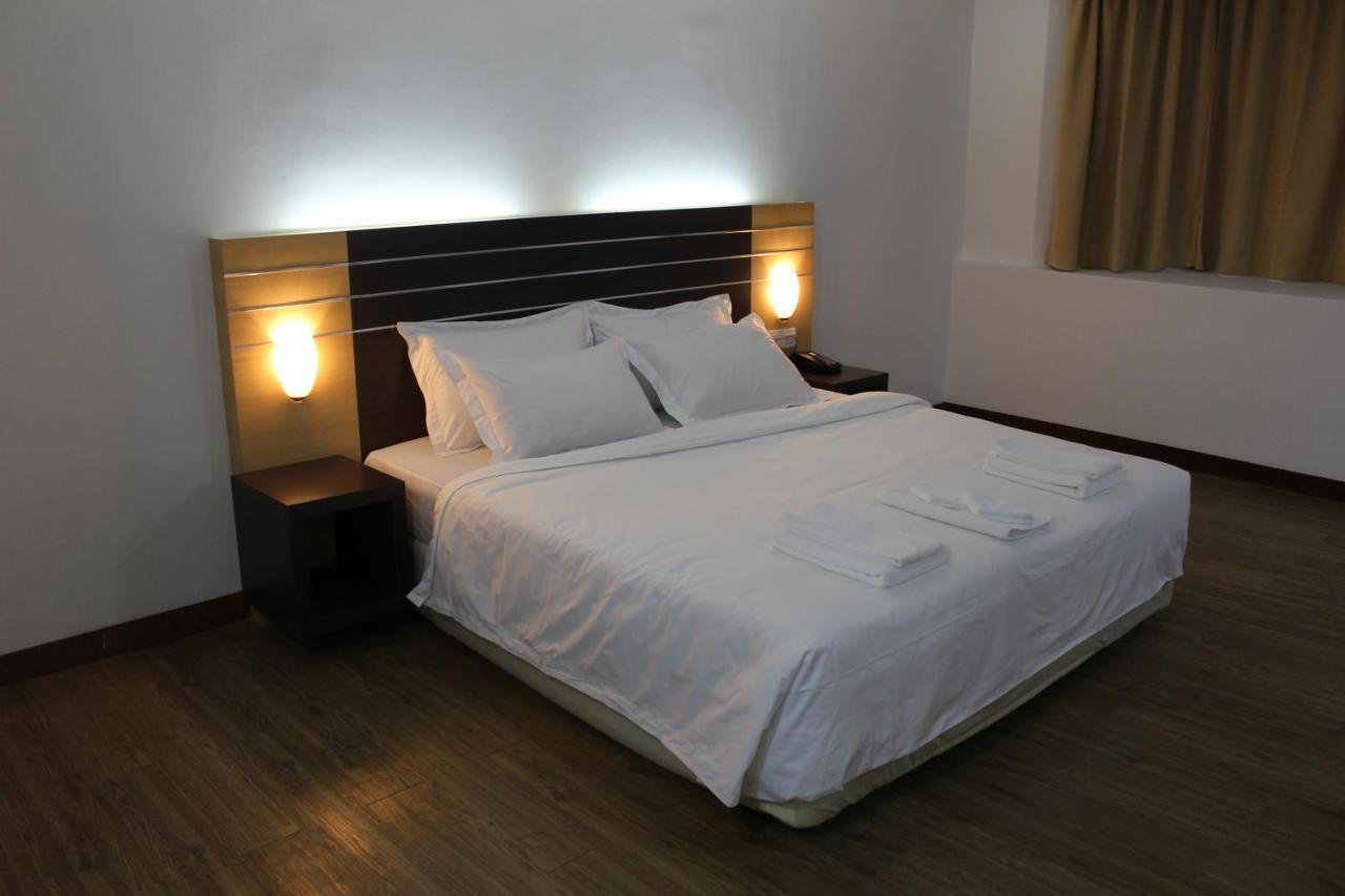 Sara Hotel Лабуан Екстериор снимка