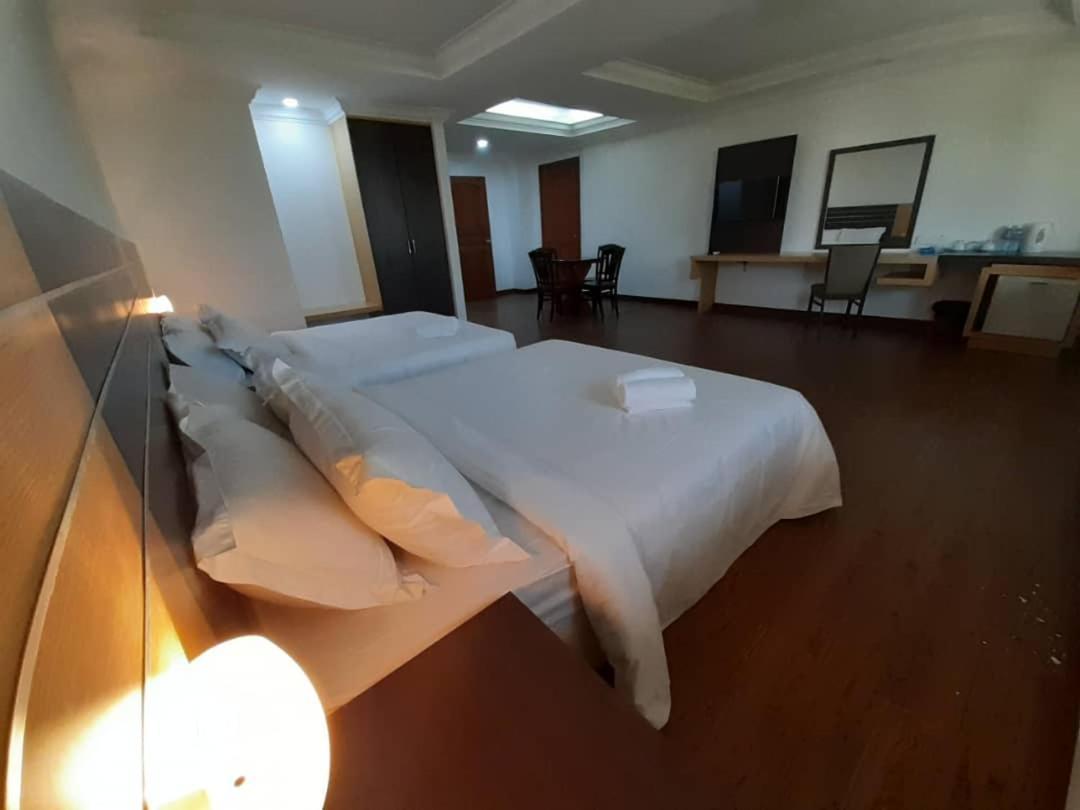 Sara Hotel Лабуан Екстериор снимка