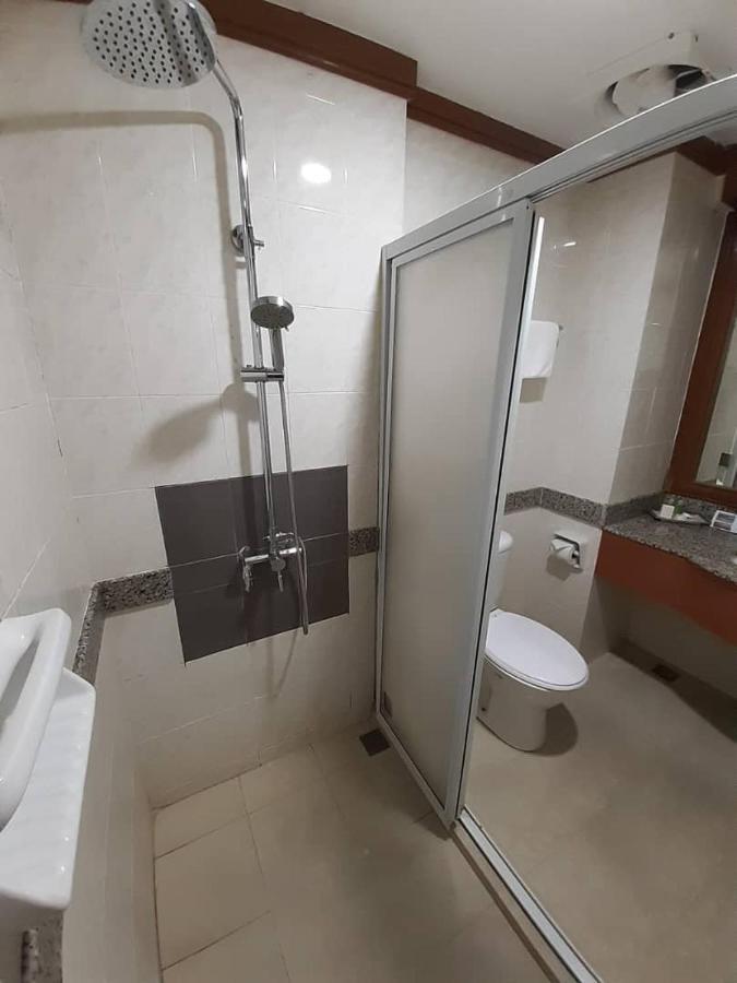Sara Hotel Лабуан Екстериор снимка