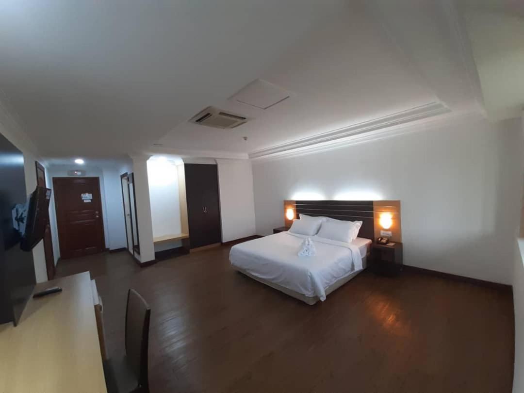 Sara Hotel Лабуан Екстериор снимка